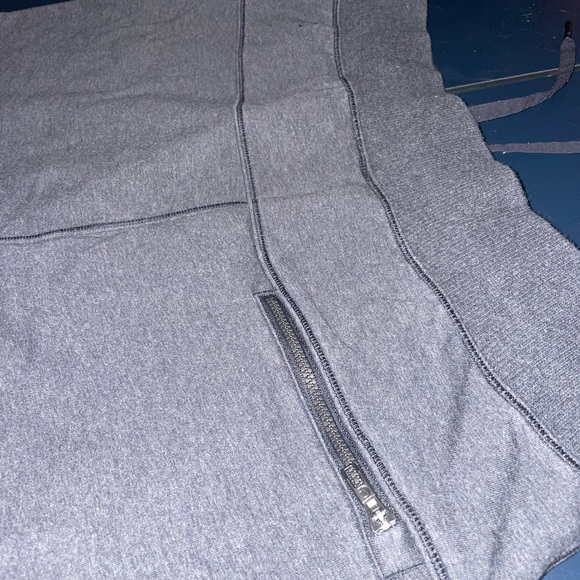 NWOT Lulu Lemon sweat pants. Medium. Tapered at the bottom - Picture 3 of 5